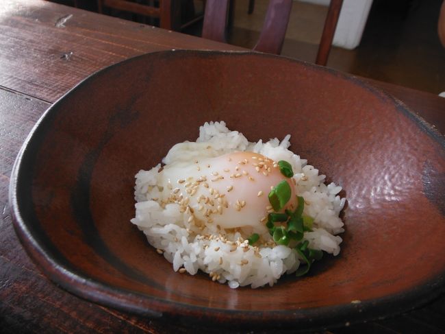 温泉たまごかけごはん（￥１００）です。→このまま食べるのは、半分だけ！！（笑）