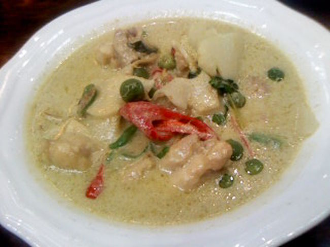 グリーンカレー！<br /><br />いや、ホントに美味しいっす！！<br /><br />タイ料理を初めて食べた父親。<br /><br />ココナッツミルクの味を拒否ると思いきや、すっかりハマり、その後、グリーンカレーのレトルトを喜んで食べてる父であった！