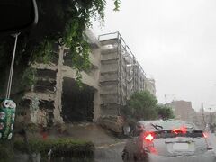 まずはムジークフェストの中で、私が2回目に参加した6/19の演奏会の様子を少しだけ。

大和西大寺駅近くにあるショッピングセンター内の「秋篠音楽堂」というホールで行われた「ブラームスはお好き？」と銘打った演奏会。

「好き、好き〜♪」と飛びつきましたが(笑)、モーツァルトとブラームスのクラリネット五重奏曲（略してクラ５）の演奏会でした。

CDではよくカップリングされている２曲で、私も持っています♪

この演奏会は、事前申込をしていたのですが、台風が近づいてる西日本は大荒れの天気^_^;
この日も、一人だったので、やっぱり…という感じでしたが、雨女ぶり発揮(笑)

この写真で少しは土砂降りぶりがおわかりいただけるかと…(苦笑)
立体駐車場の入口で順番待ちをしてる時に撮ってみました。