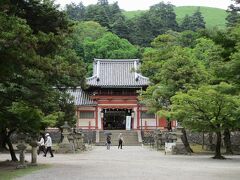 最後に石段を登ると、やっと見えてきました！

右上には若草色の若草山も少しだけ顔をのぞかせています。

この時の感想は、とにかく暑いっ(笑)