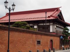 最初の訪問先はやはり此処！

津軽鉄道金木駅から約７分程で見えてきたのが、太宰治記念館「斜陽館」です。