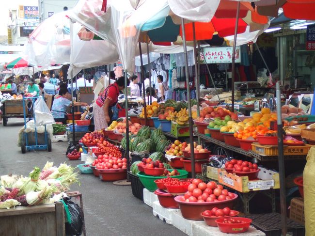 晋州のバスターミナルで無事友達と合流！<br />安心！<br /><br />さっそくシジャン（市場）に行ってみます。韓国は果物が安くてうれしい☆