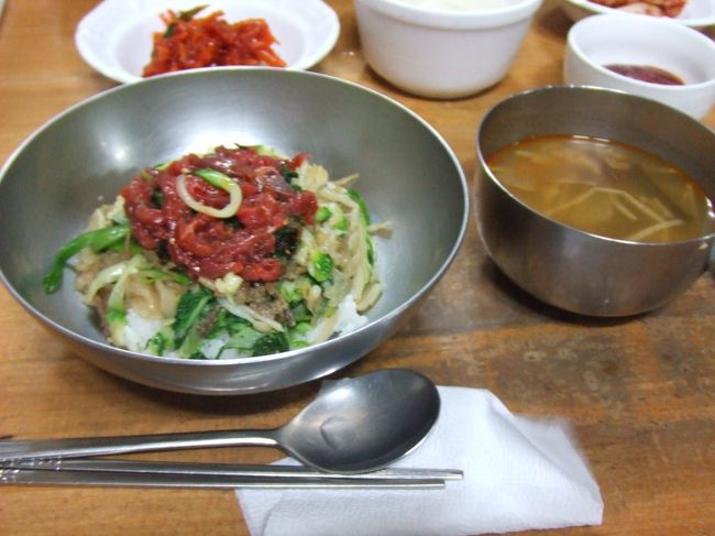 シジャンに戻って、他の場所を探して、見つけたところ。<br />これが晋州ビビンバ！