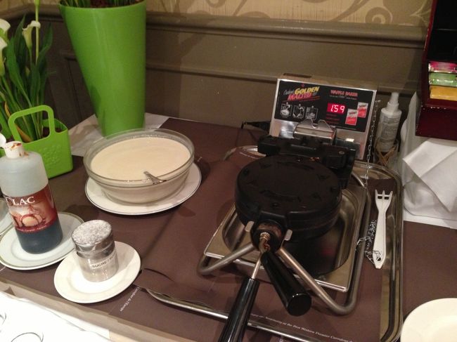 ホテルにあったワッフル製造機。<br />朝は毎回ワッフル焼いて食べました。
