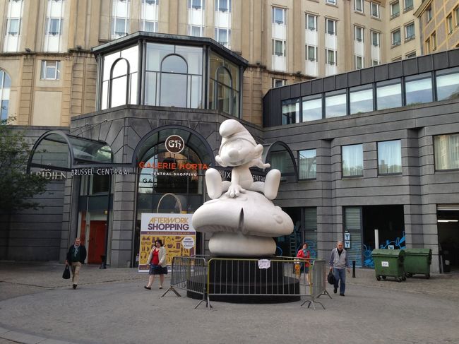 ホテルの後ろあたりから駅に通じる通路がこちら。<br />朝は通勤の方がたくさん通ってました。