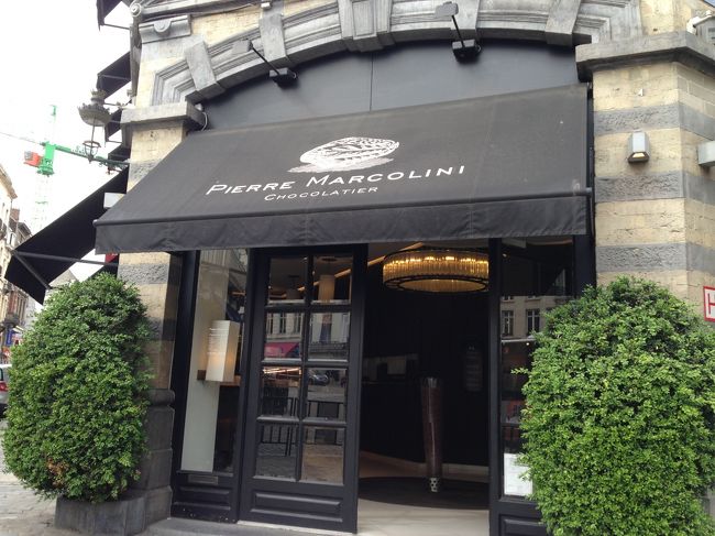 ピエールマルコリーニに到着。<br />高級感漂う店構えです。