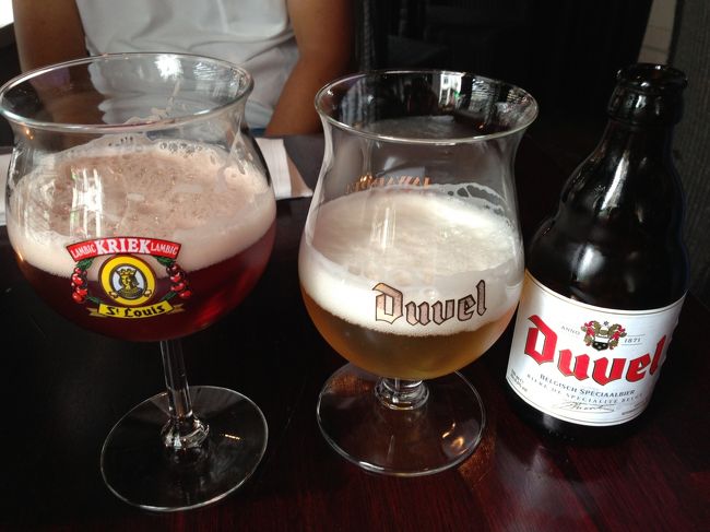 ランチです。<br />まずはビール。<br />クリークビールとDuvel<br />ビールは美味しかった〜。