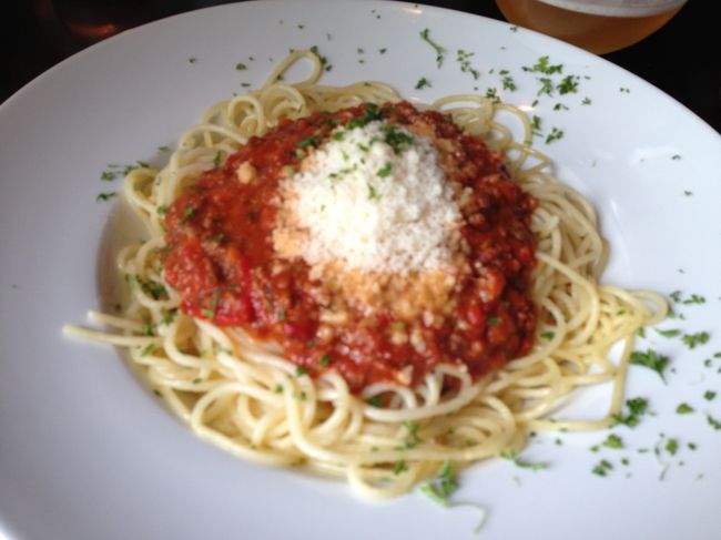 なんてことのないゆで過ぎのスパゲッティボロネーゼ。