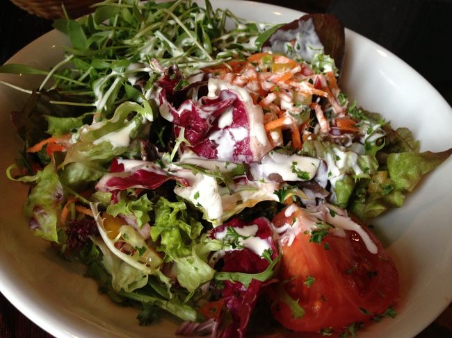 サラダは普通。