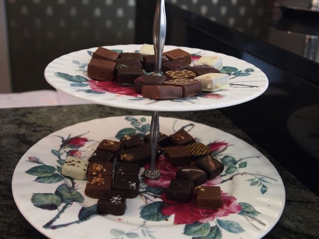 ホテルレセプションにおいてある試食のチョコレート。<br />９時に隣のチョコレートショップが開くと補充されます。<br />午前中にはなくなるみたい。