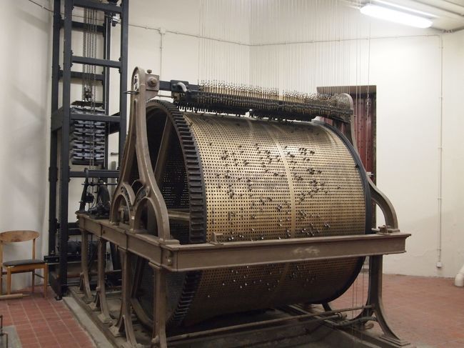 途中の階にオルゴール？<br />時間になると綺麗な音が出ます。