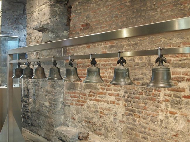 鐘楼というだけに鐘がたくさん展示してありました。<br />ビデオで鐘の作り方を放映してました。