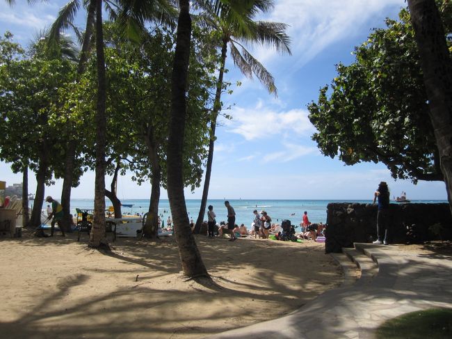 ４日目。<br /><br />さすがに３日間同じ朝食は無理…ということで、<br />サブウェイで買って、ビーチで食す。<br />