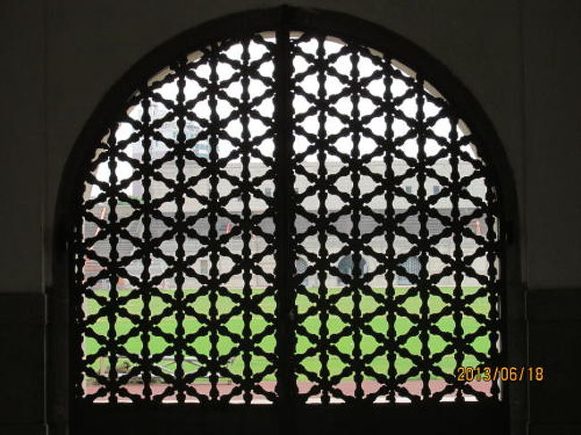 <br />窓からグランドが見えます。<br />