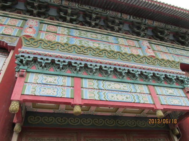 紫禁城を思わせるような装飾が施されています。<br /><br />