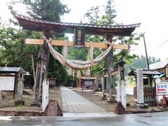 最期に喜多方まで足を伸ばし、新宮熊野神社を参拝することにしました。

社伝によると、源頼義・義家父子が前九年の役で奥羽討伐に赴いた際、武運を祈って熊野から勧請したのがその始まりとされます。

後三年の役で再び奥羽を訪れた義家公は、現在の地に遷座するように命じ、今に至っています。

熊野信仰の最盛期には百名以上の神職が奉仕し、多くの参拝客で賑わっていたということです。