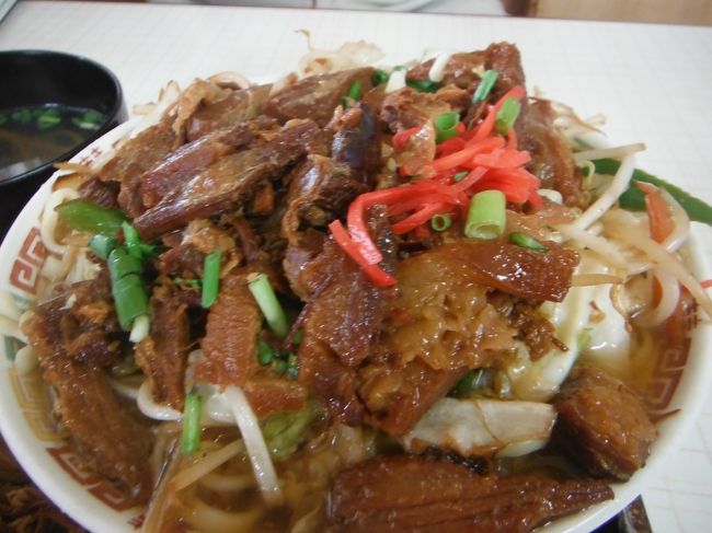 こちらもメガ盛りの肉そば！！