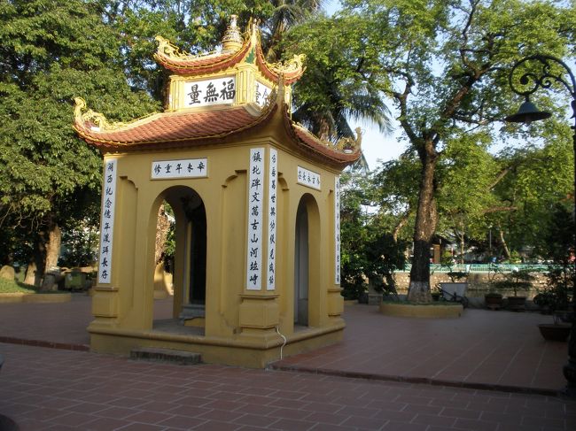 中国の影響が大きいお寺。<br />建物の黄色と緑がきれいです。