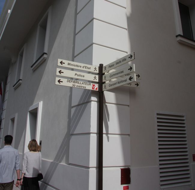 標識日時計のようです。16：43