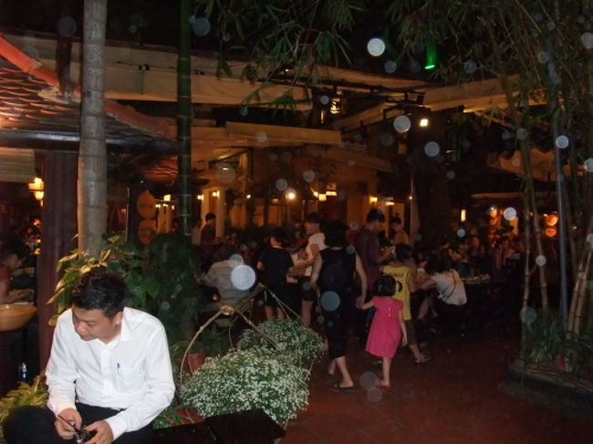 Tちゃんがしんどそうなので早々にレストランをアウトしてホテルに帰ります。<br />ハノイではのどが渇く前のどんどん水を飲みましょう。<br /><br />明日はこの旅のメインイベントであるハロン湾に出発です。