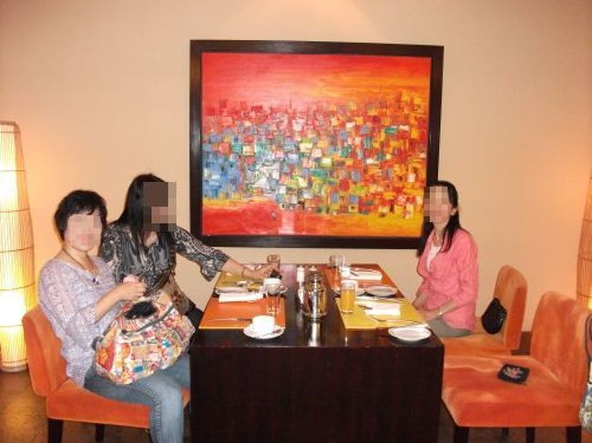 インターコンチでの朝食。<br /><br />日本より韓国からハノイは近いためか多くの韓国人観光客に出会います。<br />ここインターコンチにも韓国の団体さんがたくさんいました。<br /><br />