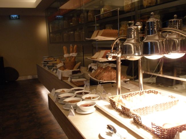 サクサクのフランスパンやクロワッサンなどパンのチョイスは驚きものです。<br /><br />バインミーもありましたよ。<br />