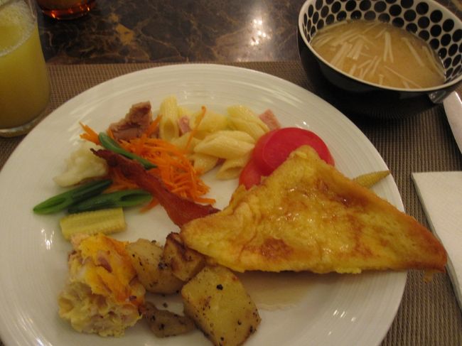 ２日目の朝になりました。<br /><br />朝食は本当に美味しかったです。<br /><br />味噌汁を見つけましたので、<br />ついつい、味噌汁に手が伸びます。