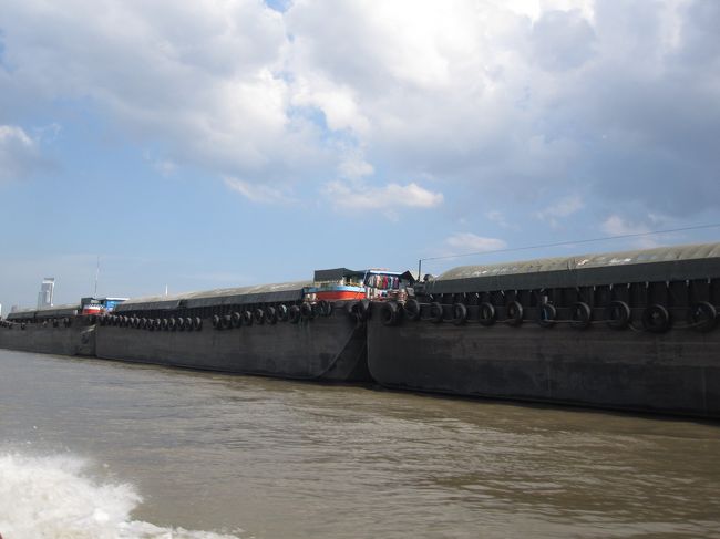 こんなに大きい船も運航していました。