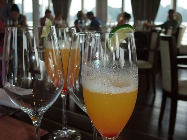 ウエルカムドリンク。<br /><br />マンゴージュースかしら...