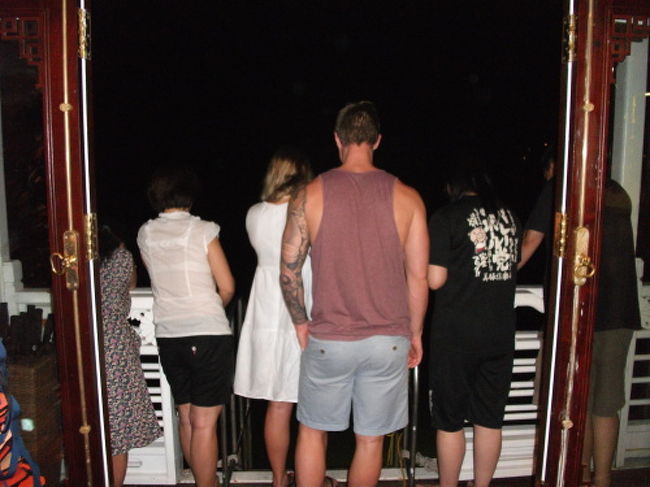 ディナーの後にイカ釣りのアクティビティー。<br /><br />誰も何にも釣れませんでした。<br />残念！