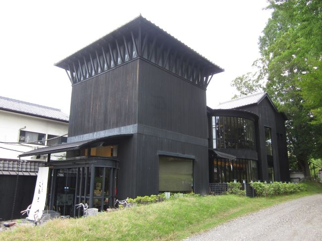 お腹も膨れたしきたまち目指して出発、<br />東大寺の本堂裏からでも抜けられそうですが迷いやすいとのことで大通りを県庁東の交差点まで戻って北上します。<br /><br />少し進むと東大寺西門後の先に吉野本葛の天玉堂<br /><br />http://www.yume-kaze.com/