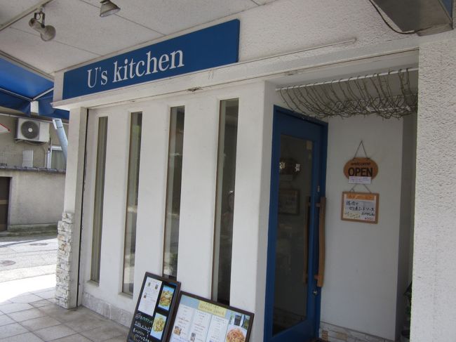 地中海風の外装のお店