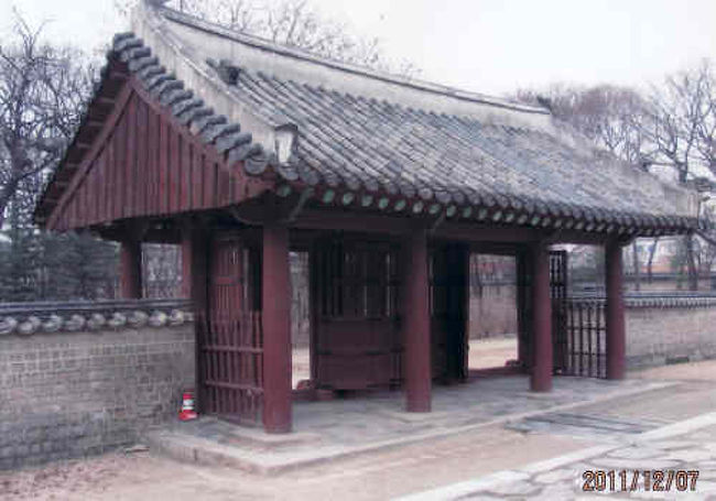 李朝 竜山遊興図