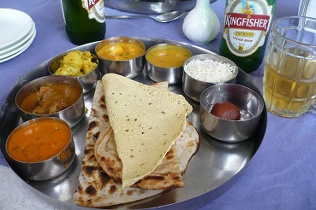 毎日カレーでしたが、<br />いろんな種類を食べられて美味しかったです。<br />ただ、ビール（酒類）頭にくるくらい高い＞＜<br />飲む口を持っておられる方には；；