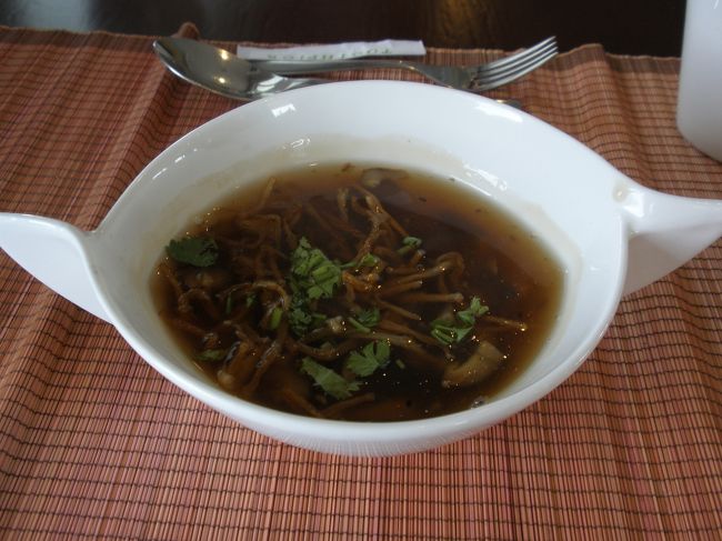 キノコのスープ<br /><br />えのきや椎茸の香りが日本食のよう...