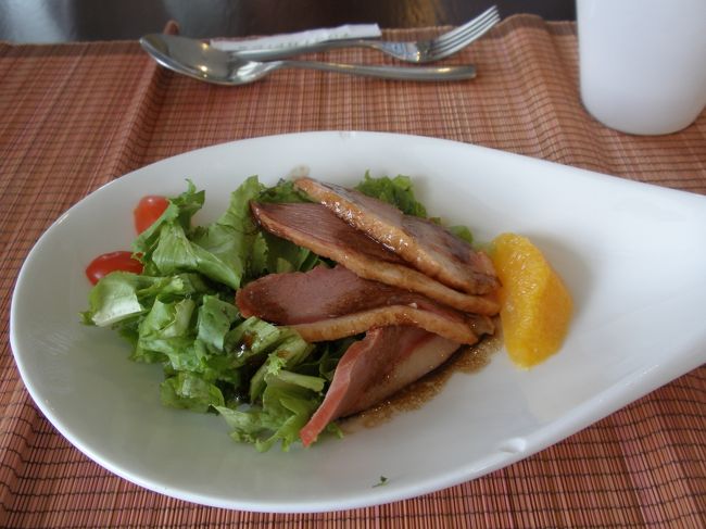 鴨のオレンジソース<br /><br />有名なフランス料理ですね、でも味付けはアジア風です。