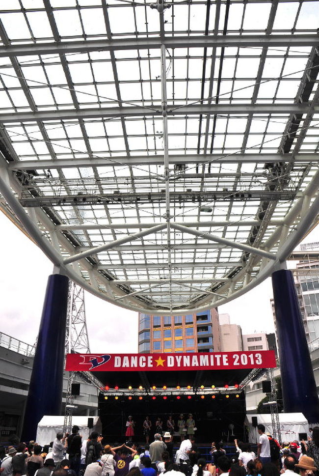 何時もと違うブースにいられて<br />カメラ仲間と探して<br />特設コーナーで親善大使によるPRキャンペーン<br />を撮り終えて<br />ステージにてPRキャンペーン<br /><br />