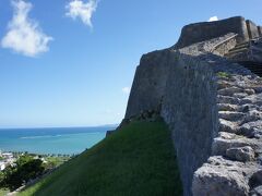 そそ、勝連城へ行きたかったのです。
太平洋と東シナ海を眺めれますし、なにより風が気持ちいい。