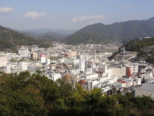 「宇和島駅（市街地）」　の方向です。<br /><br /><br />「宇和島市」　は　「８万人強」　の人口です。