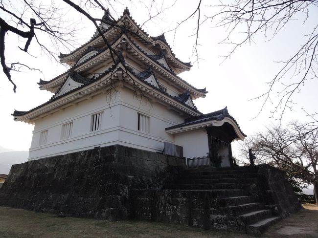 現存の天守は　「江戸」　の　「伊達氏」　時代のものだそうです。