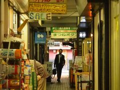 こちらは、一番町四丁目買物公園の横道、東一市場。

仙台には、こういう横丁がたくさんあって、そういうところで、見かけによらず美味しくて安いお店を見つけたり・・・するのが楽しそうです〜〜。

近いうちに、また探索しに行こう！！