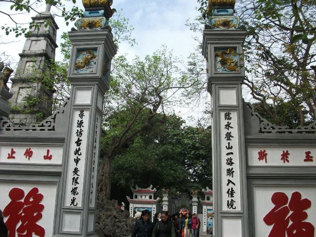 ホアンキエム湖「玉山祠」の門