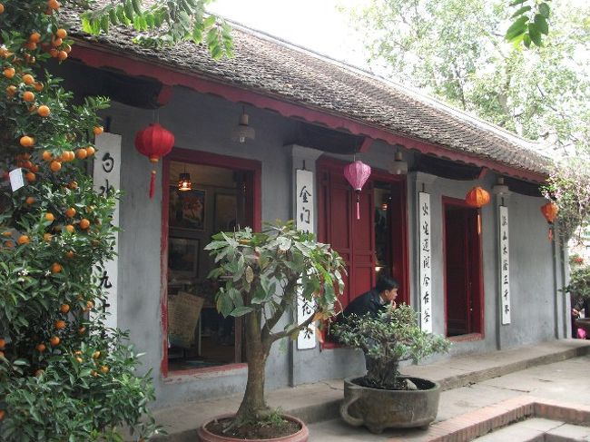 ホアンキエム湖「玉山祠」<br />入場料：20,000ドン