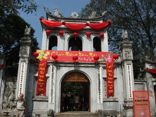 「文廟」の門<br />入場料：20,000ドン