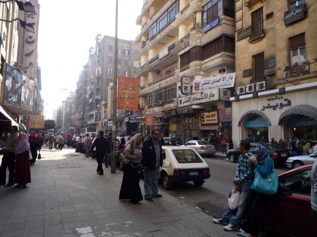 この時期のカイロは最高気温２４度、最低気温１４度くらいで観光には快適だったが、日本人の個人観光客を見かけることはなかった。<br />