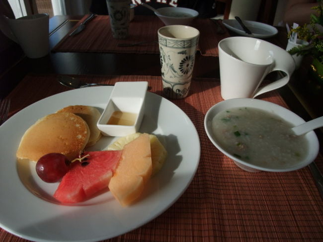 3日目の朝食<br /><br />今回はおかゆに挑戦！<br />あっさりとおいしかった！