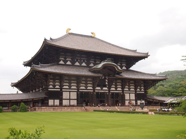 父親<br />若者にiPhoneでの写真撮影を頼まれるが、撮り方が分からない、、、<br />若者よ、うちの父はそんなことできませんぞ（笑）