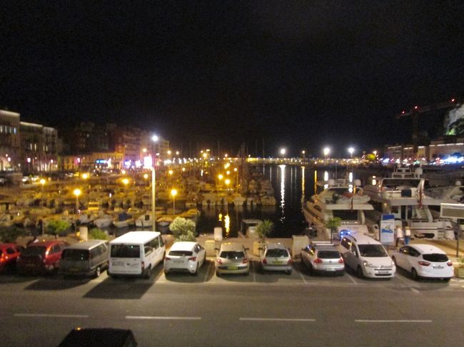 食後の夜景はニース港です。