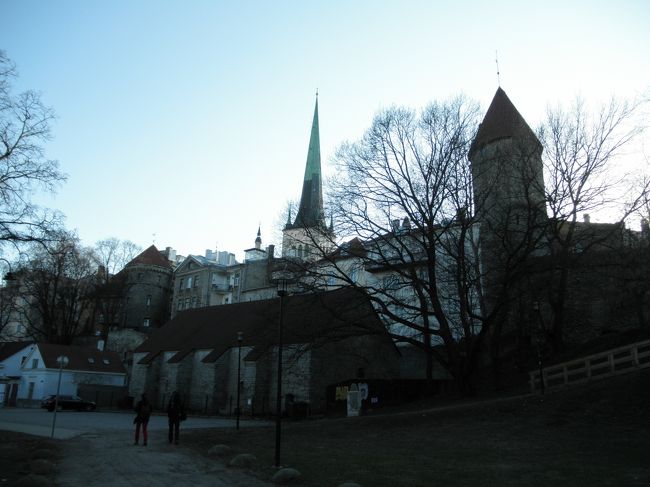 　港から歩いて１０分ほど。<br /><br />　いよいよタリン旧市街が見えてまいりました。