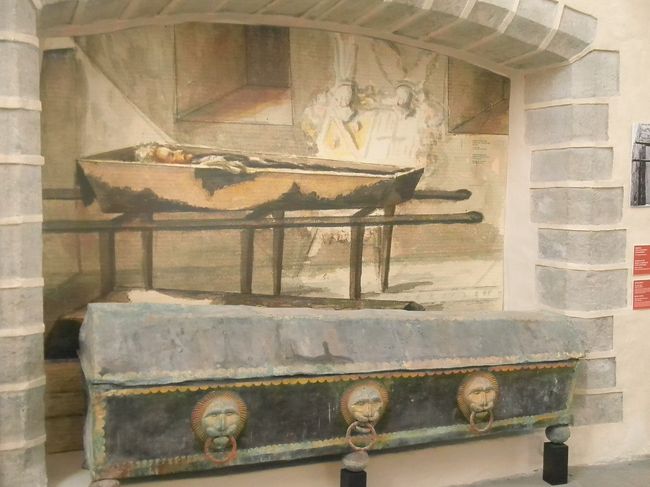 　中世の棺